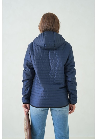 İçi Astarlı Su Ve Rüzgar Geçirmez Cepli Kapüşonlu Kadın Mont Lacivert