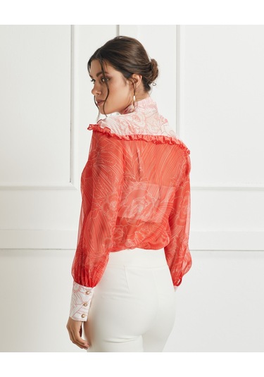 Fular Yaka Detaylı Transparan Desenli Gömlek Feminen Ve Şık Tasarım Koral