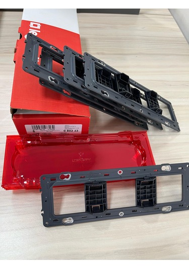 Legrand 6 -8 Modül Sıva Altı Metal Çerçeve
