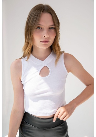 Siyah Yaka Detaylı Fitilli Crop Örme Bluz Beyaz