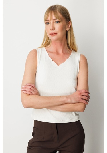 On Kadın Dilim Yaka Simli Bluz 61389 Ekru Ekru