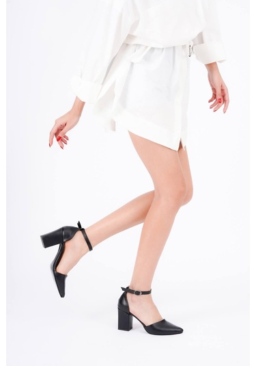 Flora Siyah Bilekten Bantlı Topuklu Ayakkabı