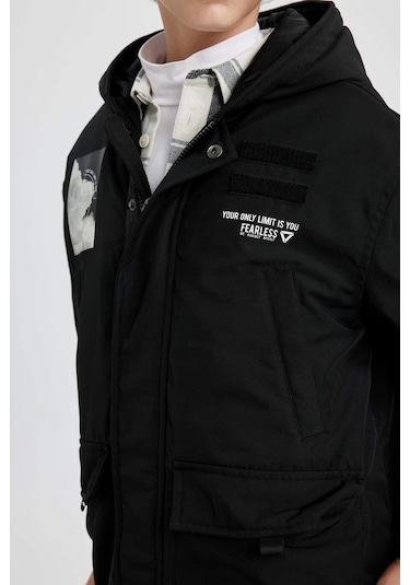 Defacto Erkek Çocuk Su İtici Kapüşonlu Mont Kaban A2732A823WNBK27 Siyah Defacto Erkek Çocuk Su İtici Kapüşonlu Mont Kaban A2732A823WNBK27 Siyah