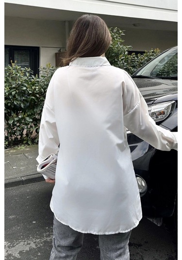 Kadın Ekru Terikoton Kumaş, Yırtmaçlı, Rahat Uzun Gömlek Beyaz