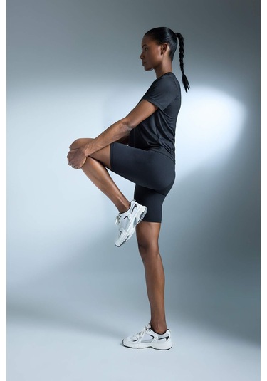 DeFactoFit Siyah Yüksek Bel Beli Saran Biker Esnek Kısa Basic Düz Sporcu Tayt Z6741AZ25SPBK81 SiYAH