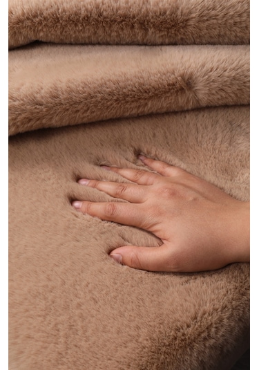 Tavşan Tüyü Dekoratif Ultra Yumuşak Post Peluş Kaymaz Halı Camel