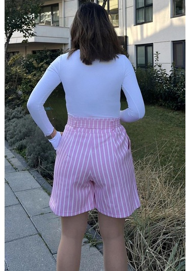 WeShaya Kadın Pembe Kemerli, Yüksek Bel, Pliseli, Rahat Kesim, Gabardin Şort Pembe
