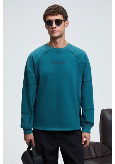HAL Erkek Yuvarlak Yaka Önünde Ve Kollarında Süs Dikiş Detaylı Baskılı Regular Fit Yeşil Sweatshirt