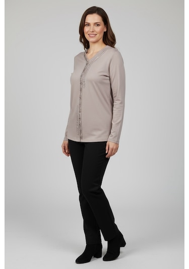 Kadın Önü Kapalı Düğme Detaylı Taşlı Nergis Mevsimlik Bluz Bej