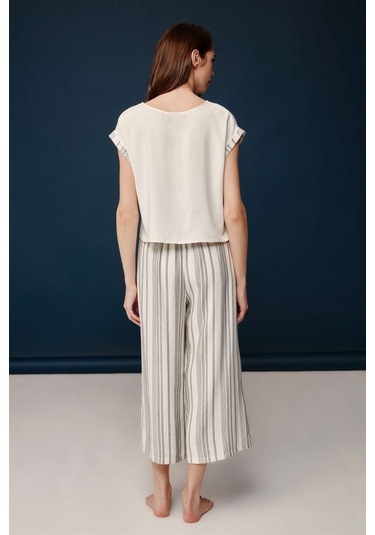 Bonnie&Clyde - Kadın Ekru Viskon Kapri Pijama Takımı  30001 Ekru