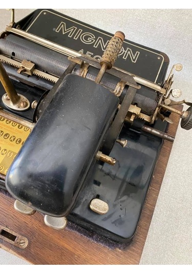 Aeg Mignon 4 Antika Daktilo Q Klavye - Koleksiyonluk Ahşap Kasalı