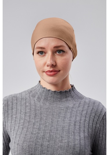 Kadın Tesettür Likralı Penye Dikişsiz Kaymaz Düz Bağlamalı Bone Sütlü Kahverengi