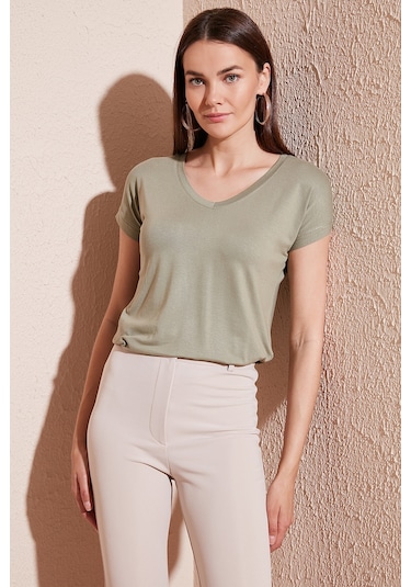 Lela V Yaka Rahat Kesim Yırtmaçlı Bayan Bluz 5862000 Olive