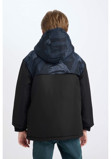 DeFacto Erkek Çocuk Su İtici Kapüşonlu Fermuarlı Cepli Polar Astarlı Mont C9043A824WNBK27