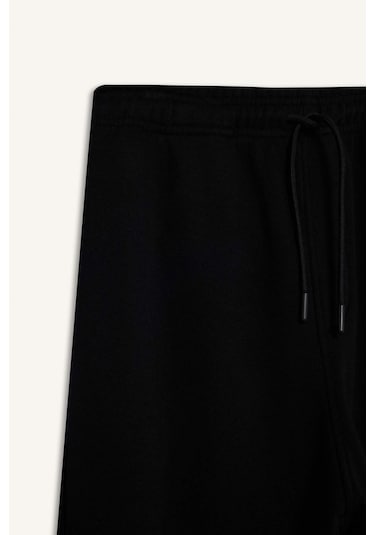 Defacto - Regular Fit Beli Bağcılı Paçası Lastikli Cepli Basic Düz Jogger Eşofman Altı E9427AX25AU Siyah Defacto - Regular Fit Beli Bağcılı Paçası Lastikli Cepli Basic Düz Jogger Eşofman Altı E9427AX25AU Siyah