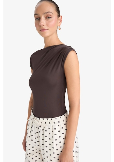 Defacto Slim Fit Dar Kesim Asimetrik Bluz F7297ax25aubn340 Kahve