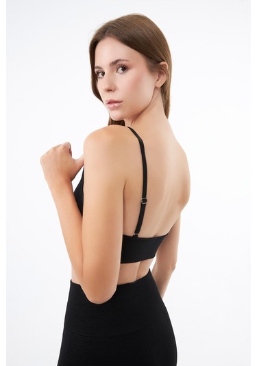 Siyah İp Askılı Çıkarılabilir Kaplı Seamless Kadın Crop Atlet Siyah
