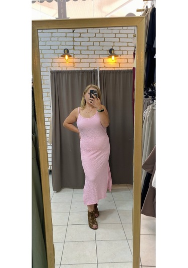 Tuba Toptaş Yırtmaçlı Gofre Elbise Pembe