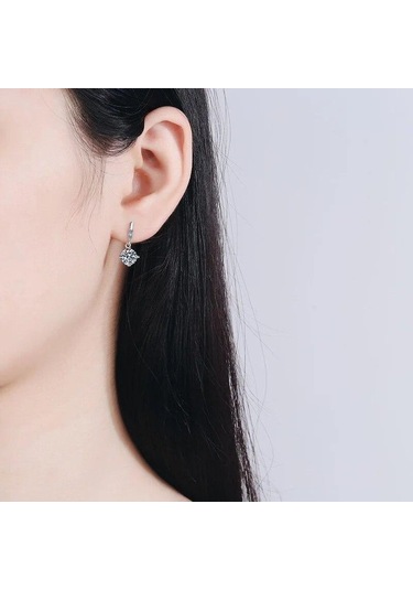 Beyaz Bague Ringen S925 Gümüş Mossan Pırlanta Saçaklı Hareketli Küpe Kız Arkadaşa Sevgililer Günü Hediyesi 0.5ct 2