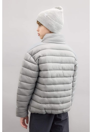 DeFacto Erkek Çocuk Su İtici Rüzgar Geçirmez Yarım Balıkçı Yaka Şişme Mont C5465A824AUGR307