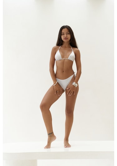Mai Collection Mai Studios Co. Mutia Bağcıklı Parlak Beyaz Bikini Üstü Beyaz