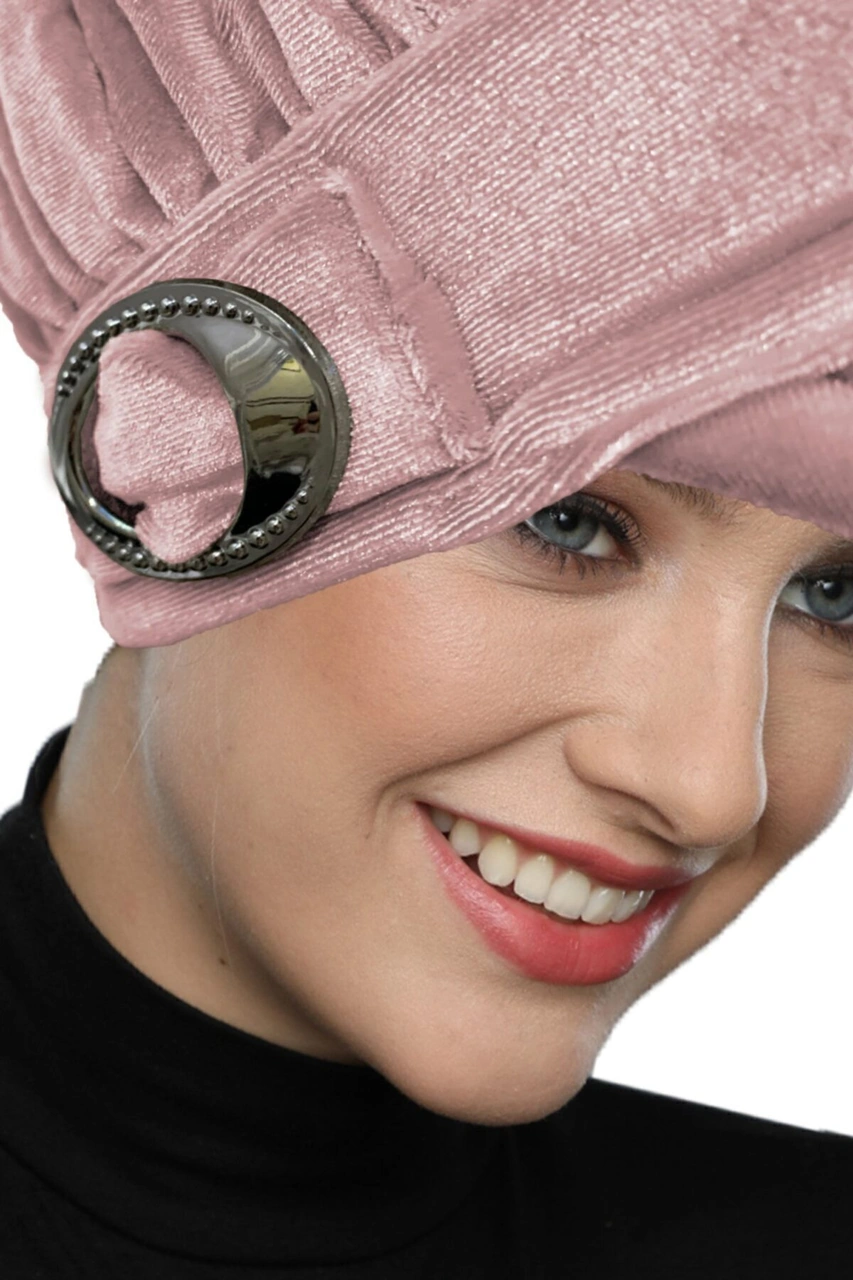 Kadife Şapka Toka Detaylı Pudra Hazır Türban Tesettür Bone Pudra