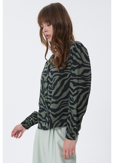 Yeşil V Yaka Gömlek Desenli