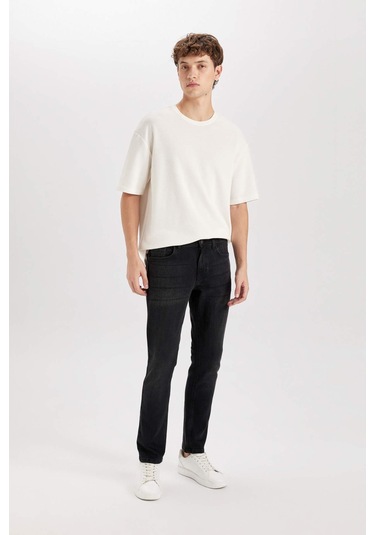 DeFacto Pedro Slim Fit Dar Kalıp Normal Bel Dar Paça Siyah Jean Pantolon R8788AZ24AUNM40 DeFacto Pedro Slim Fit Dar Kalıp Normal Bel Dar Paça Siyah Jean Pantolon R8788AZ24AUNM40