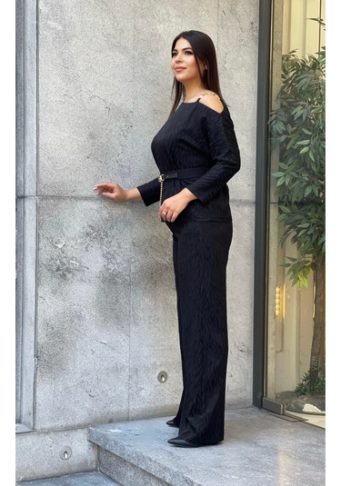 Trend Kadın Büyük Beden Yeni Sezon: Jakarlı Omuz Dekolteli, Aksesuarlı İkili Takım Siyah