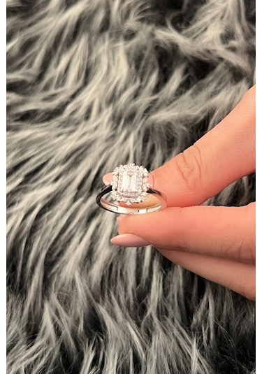 Fiyonk Kuyumculuk 14 Ayar Altın Kraliçe Baget Yüzük Beyaz 001