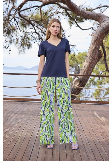 Monamise Kadın Yaprak Desenli Dantelli Kısa Kollu V Yaka Saten Alt Üst Takım 25071 Lacivert