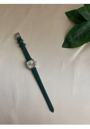Retro Minimal Deri Kordon Kadın Kol Saati Gümüş