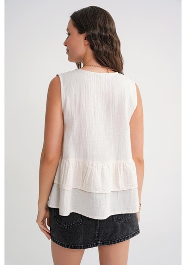 4722 Kadın V Yaka Fırfırlı Müslin Bluz Naturel Naturel