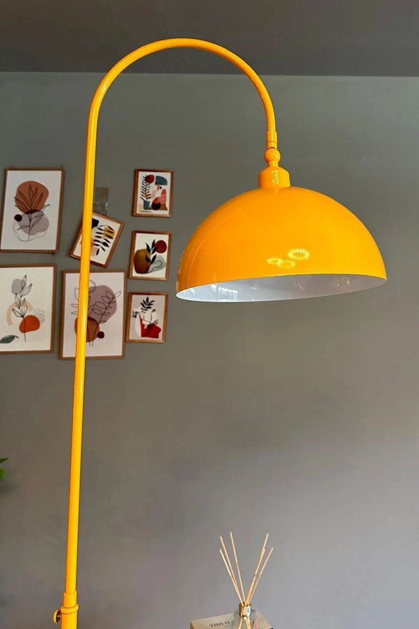 Sarı Lambader Hareketli Başlık Modern Dekoratif Metal Oturma Odası Çalışma Odası Zemin Lambası Sarı
