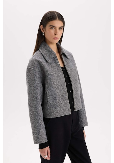 DeFacto Su İtici Regular Kalıp Polo Yaka Fermuarlı Cepli Kısa Kaşe Ceket C0935AX25SPGR503 Gri DeFacto Su İtici Regular Kalıp Polo Yaka Fermuarlı Cepli Kısa Kaşe Ceket C0935AX25SPGR503 Gri