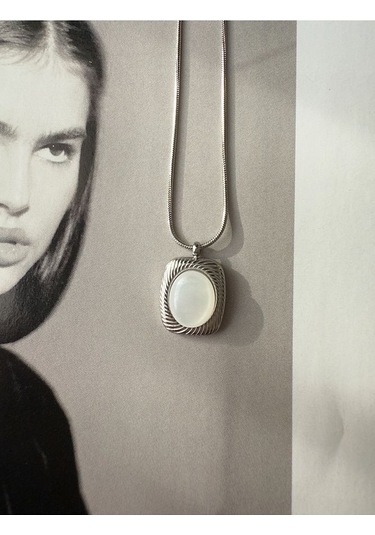 Oval Taşlı Kare Kararmaz Çelik Kadın Gümüş Renk Kolye Modern Ve Altın