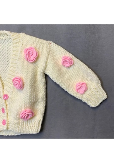 Uretti - Yıldız 7202 - El Örgüsü Çiçek Süslemeli Beyaz Kız Bebek Hırka - 1/2 Yaş Beyaz