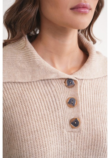 6900 Kadın Düğmeli Devrik Yaka Triko Kazak Bej Bej