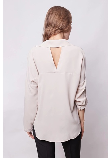Likrasız Şık Kumaş Yakalı Sırt Dekolteli Uzun Kol Apoletli Gömlek-bej Bej