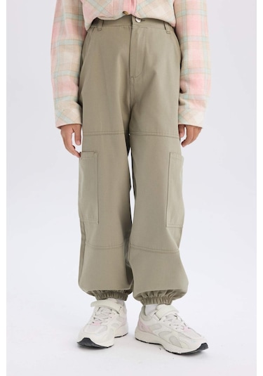 DeFacto Kız Çocuk Kargo Cepli Beli ve Paçası Lastikli Pamuklu Paraşüt Pantolon C8843A824AUGN497 Yeşil