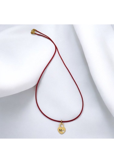 M Harfine Özel Kırmızı Bağlıklı Kalp Figürlü 14 Ayar Altın Plakalı Hediyelik Kolye-633harf M