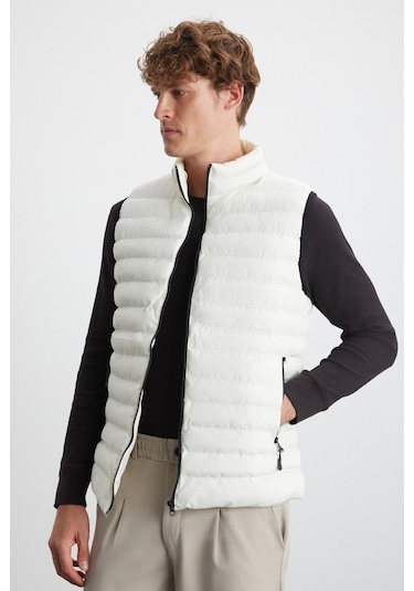 Erkek - Mikrofiber Rüzgar Geçirmez Ince Kalınlıkta Şişme Dolgulu Özel Çantalı Taş Rengi Mont