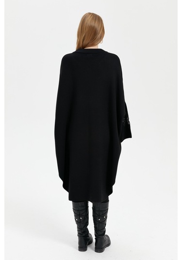 Kadın Dik Yaka Kolu Ve Cebi İşlemeli Panço Siyah Siyah