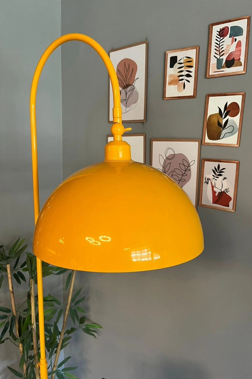 Sarı Lambader Hareketli Başlık Sehpalı Modern Dekoratif Metal Oturma Odası Çalışma Odası Sarı