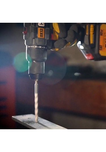 Cat Dx12set 18volt/2.0ah Li-ion Çift Akülü Kömürsüz Profesyonel Şarjlı Darbeli Matkap + Da01903 201 Parça Delme/vidalama Uç Seti