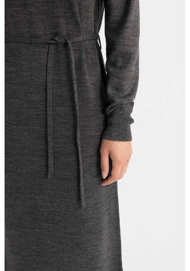 Defacto 	Regular Fit Yarım Balıkçı Yaka Basic Düz Yırtmaçlı Uzun Kollu Maxi Triko Elbise A9807AX24WNAR168 Antrasit