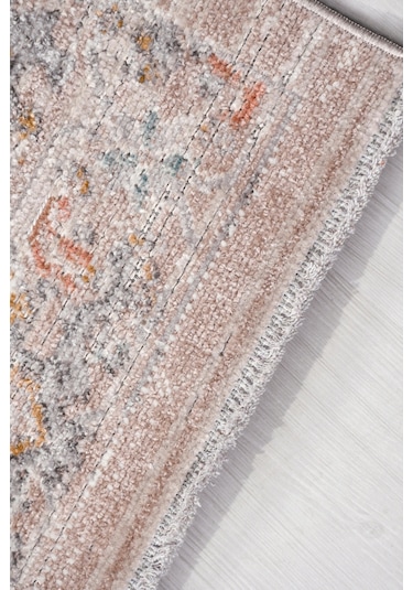 Retrova Halı Koleksiyonu Vintage Eskitme Desenli, 6 Mm İnce Form, Tozumaz Ve Kolay Temizlik Çok Renkli