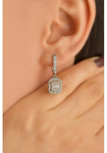 Zirkon Taşlı Rodyum Üç Sıra Sallantılı Baget Gümüş Küpe