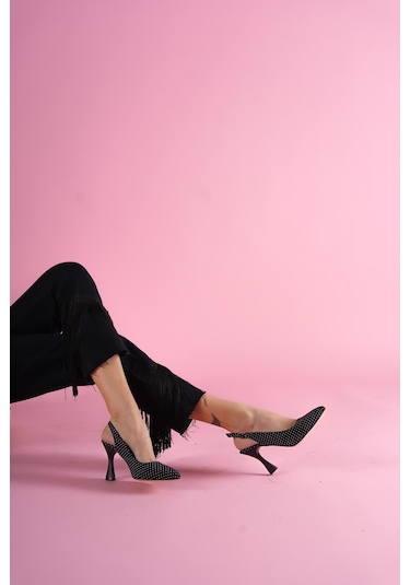 Rozalinda Siyah Puantiyeli Önü Sivri Günlük Kullanım Topuklu Ayakkabı Siyah