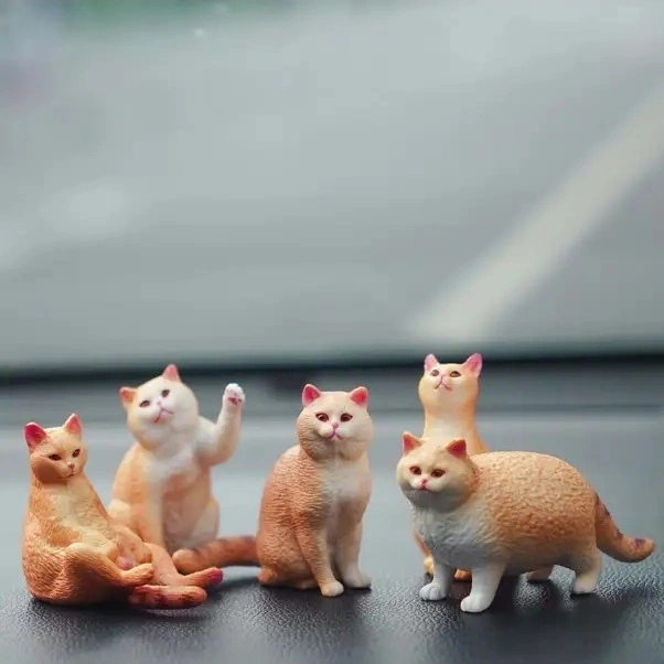 Trendooze Yatan Gri Kedi Heykeli, Gerçekçi Ev Ve Araba Dekoru